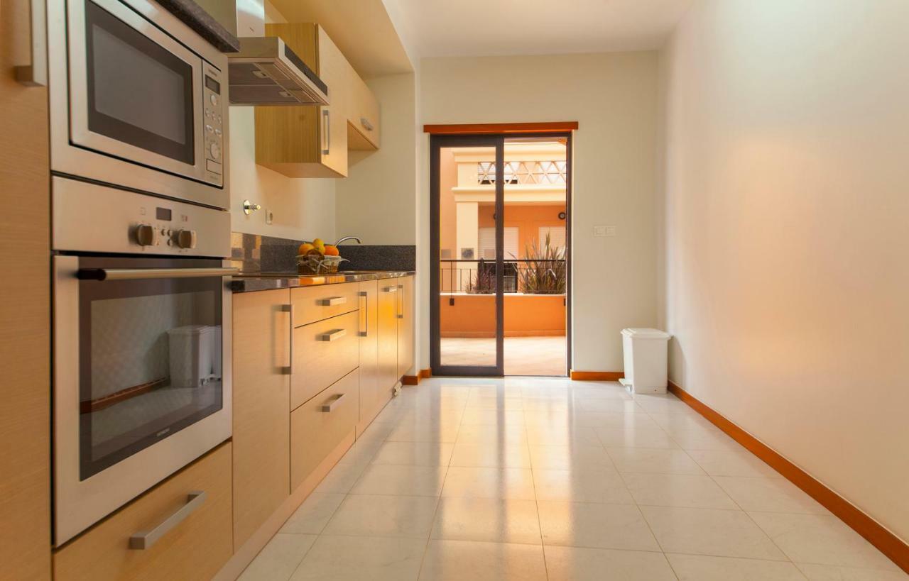 B27 - Luzbay 2 Bed Apartment Eksteriør billede