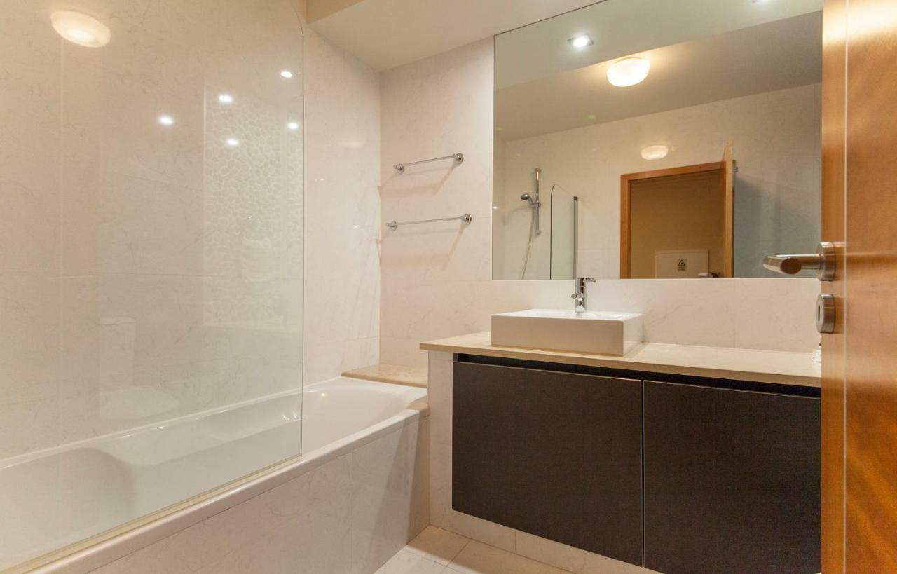 B27 - Luzbay 2 Bed Apartment Eksteriør billede