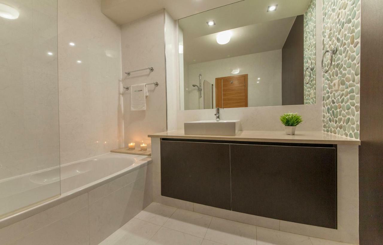 B27 - Luzbay 2 Bed Apartment Eksteriør billede